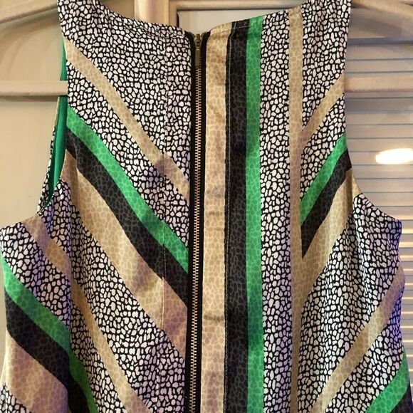 Dana Buchman Beautiful sleeveless dressWith built in slip. - Picture 5 of 9